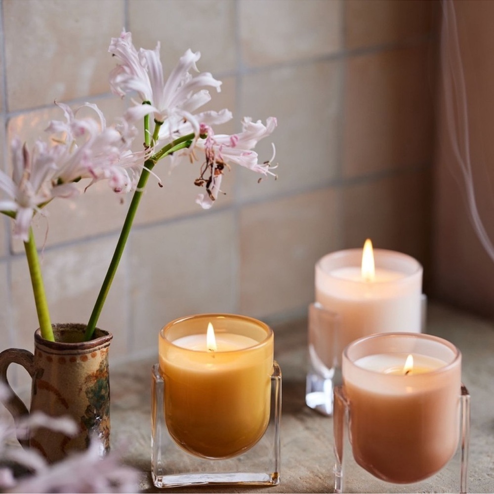 Found Notes Coriander & Fig Leaf Candle 5.3 oz Anthro Fresh Woody Yuzu Juniper - Picture 3 of 4